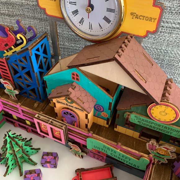 Hand Painted Wooden Santa's Workshop - Picture 15 of 16